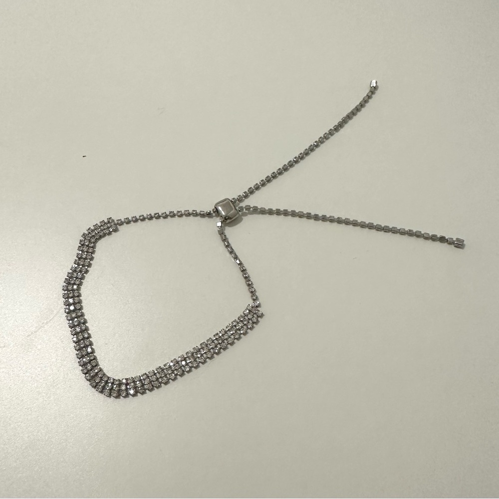 Blingy bracelet with adjustable sliding clasp